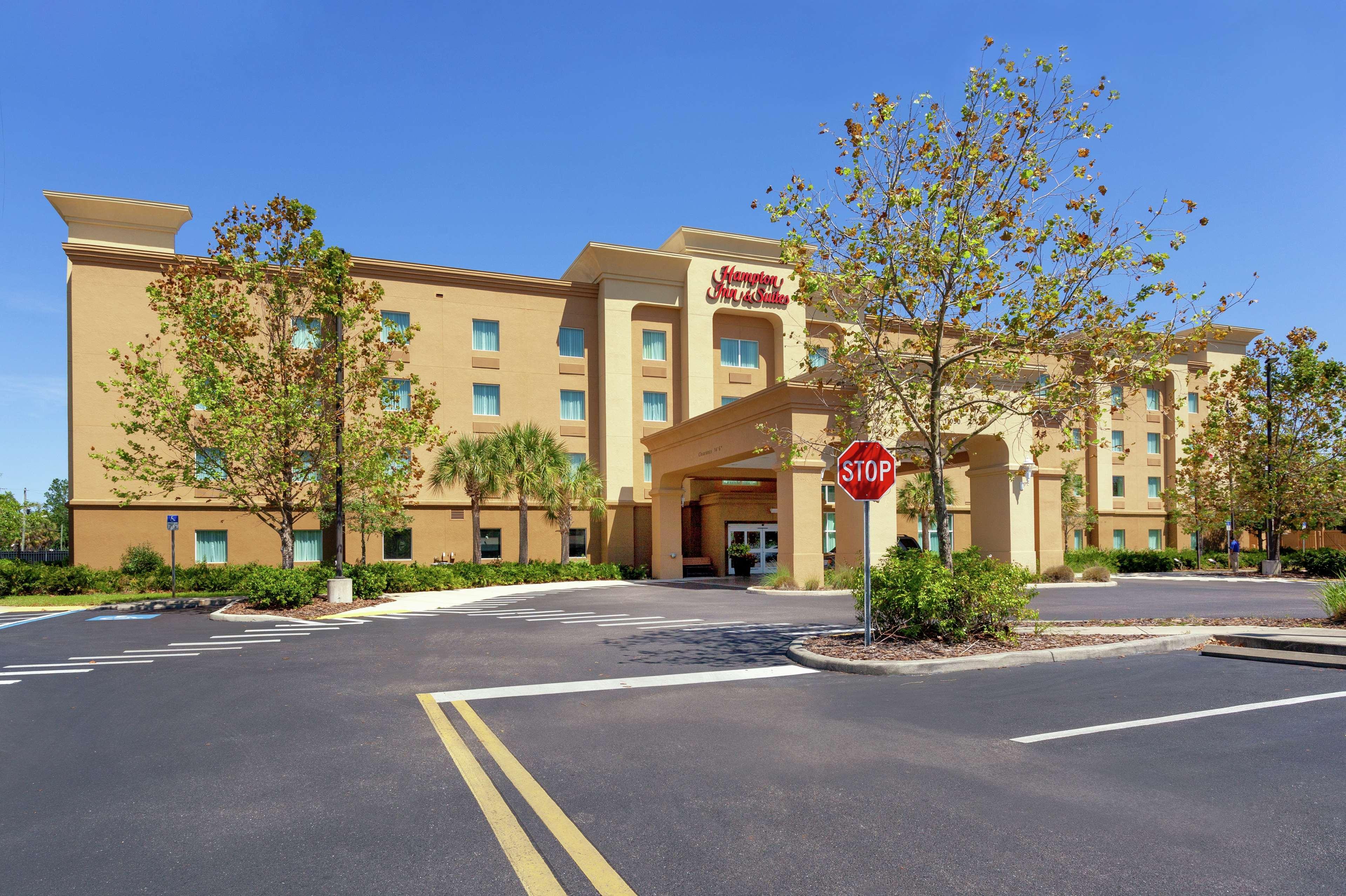 Hampton Inn & Suites Port Richey Exterior photo