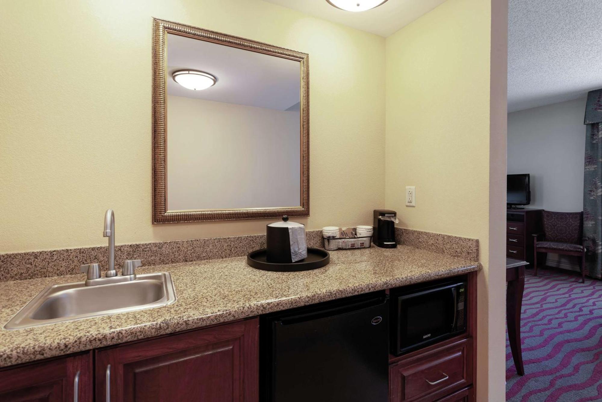 Hampton Inn & Suites Port Richey Exterior photo