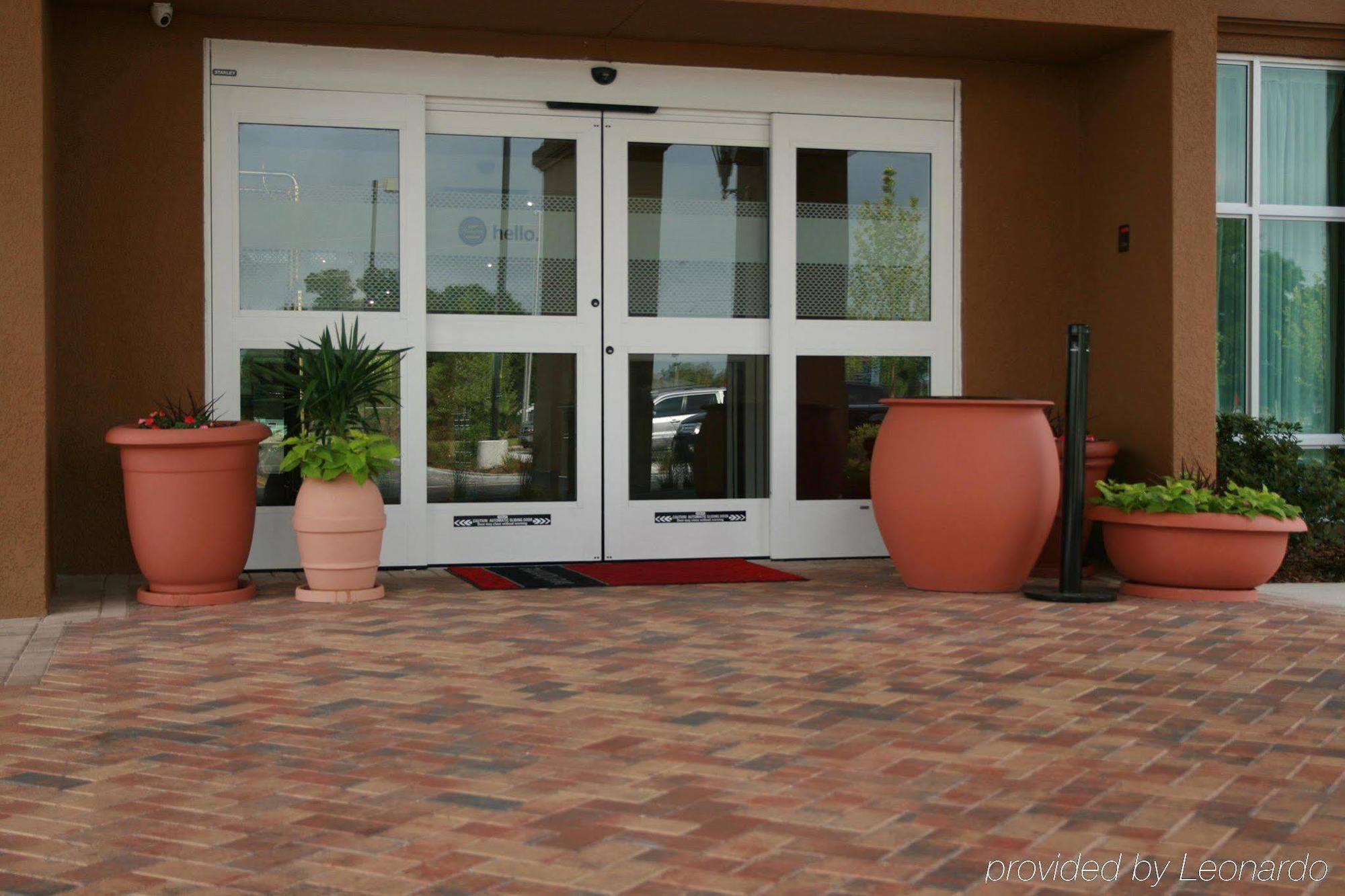 Hampton Inn & Suites Port Richey Exterior photo
